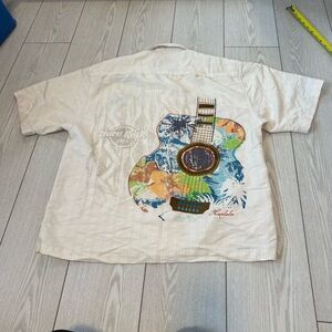 Hard Rock Cafe Honolulu guitar button down short sleeve men’s medium floral blue